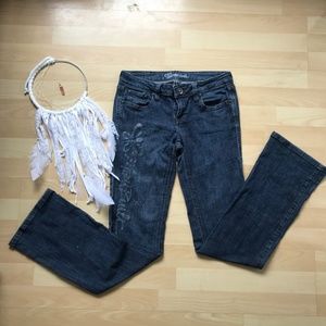 MAUI BUILT DENIM BOOT CUT JEANS